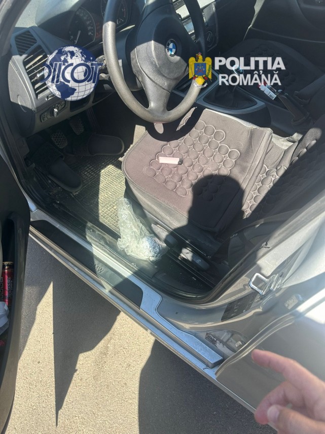 stiri romania prinsi in flagrant cand vindeau cocaina de 12 000 de euro perchezitii cu pistoale electrosocuri stiri romania prinsi in flagrant cand vindeau cocaina de 12 000 de euro perchezitii cu pistoale electrosocuri
