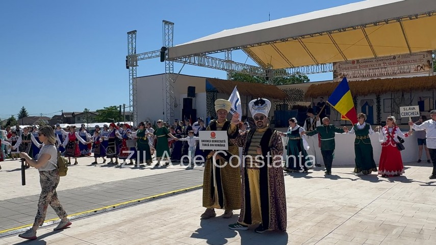 foto video cumpana gazduieste astazi convietuire interetnica pe plaiuri dobrogene parada a portului popular foto video cumpana gazduieste astazi convietuire interetnica pe plaiuri dobrogene parada a portului popular