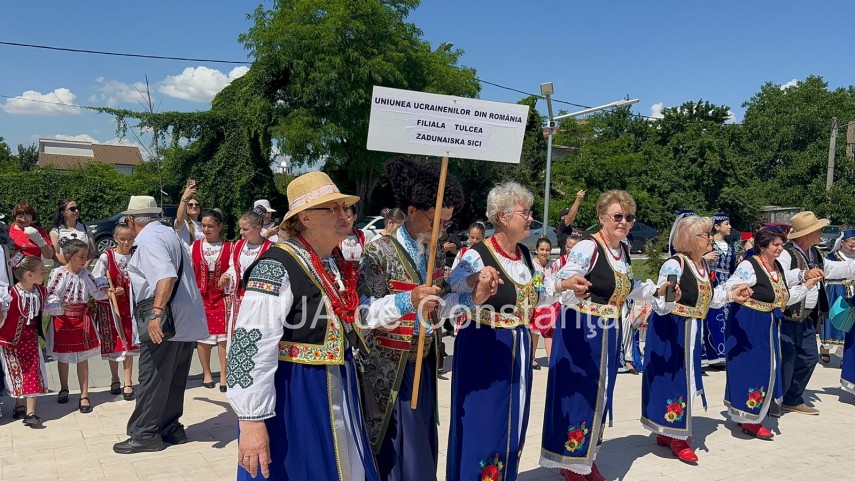 foto video cumpana gazduieste astazi convietuire interetnica pe plaiuri dobrogene parada a portului popular foto video cumpana gazduieste astazi convietuire interetnica pe plaiuri dobrogene parada a portului popular
