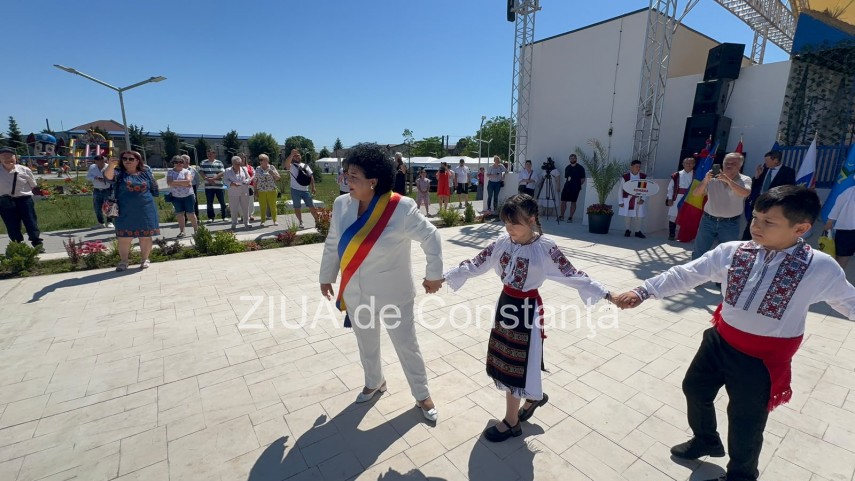 foto video cumpana gazduieste astazi convietuire interetnica pe plaiuri dobrogene parada a portului popular foto video cumpana gazduieste astazi convietuire interetnica pe plaiuri dobrogene parada a portului popular