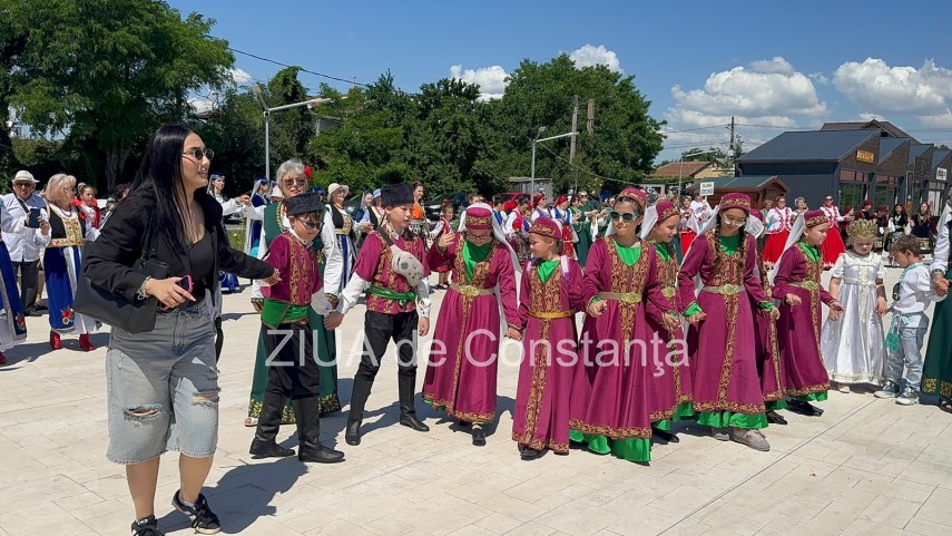 foto video cumpana gazduieste astazi convietuire interetnica pe plaiuri dobrogene parada a portului popular foto video cumpana gazduieste astazi convietuire interetnica pe plaiuri dobrogene parada a portului popular