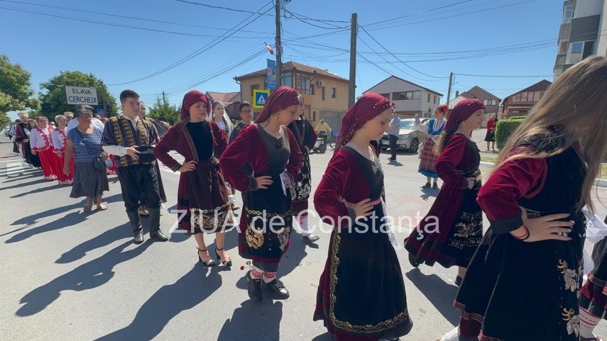 foto video cumpana gazduieste astazi convietuire interetnica pe plaiuri dobrogene parada a portului popular foto video cumpana gazduieste astazi convietuire interetnica pe plaiuri dobrogene parada a portului popular