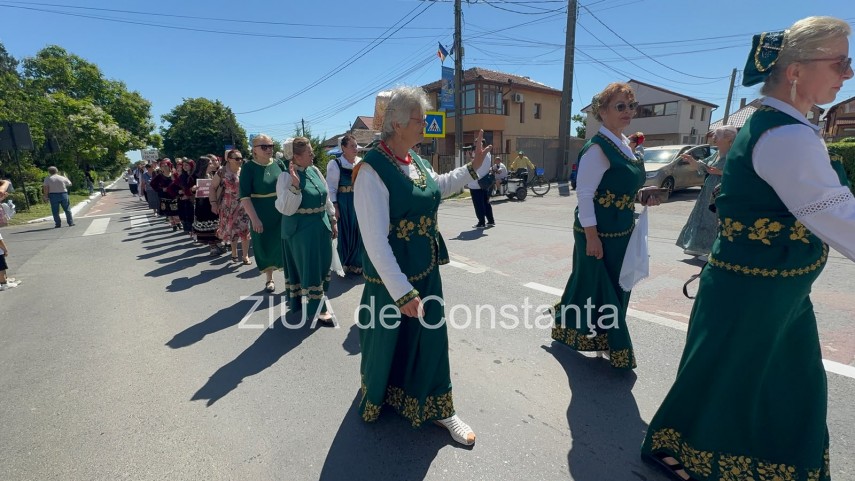 foto video cumpana gazduieste astazi convietuire interetnica pe plaiuri dobrogene parada a portului popular foto video cumpana gazduieste astazi convietuire interetnica pe plaiuri dobrogene parada a portului popular