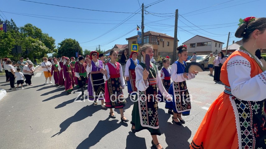 foto video cumpana gazduieste astazi convietuire interetnica pe plaiuri dobrogene parada a portului popular foto video cumpana gazduieste astazi convietuire interetnica pe plaiuri dobrogene parada a portului popular