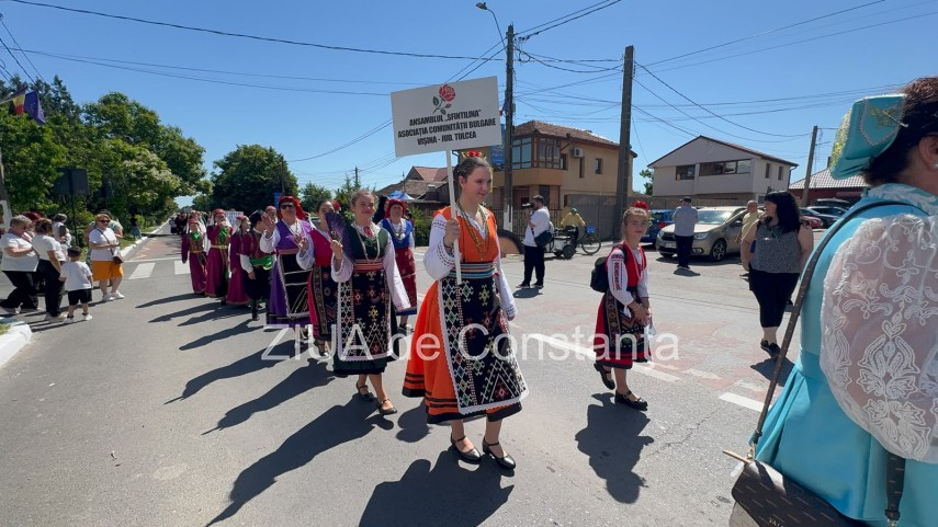 foto video cumpana gazduieste astazi convietuire interetnica pe plaiuri dobrogene parada a portului popular foto video cumpana gazduieste astazi convietuire interetnica pe plaiuri dobrogene parada a portului popular