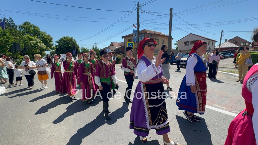 foto video cumpana gazduieste astazi convietuire interetnica pe plaiuri dobrogene parada a portului popular foto video cumpana gazduieste astazi convietuire interetnica pe plaiuri dobrogene parada a portului popular