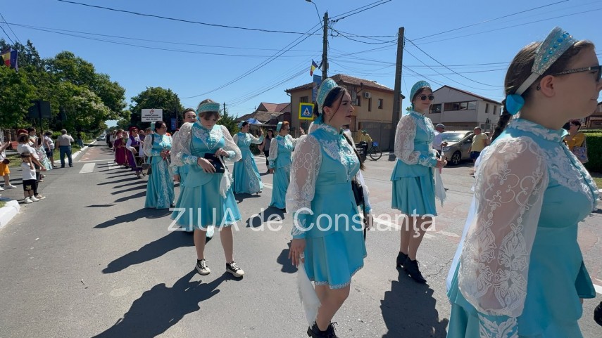 foto video cumpana gazduieste astazi convietuire interetnica pe plaiuri dobrogene parada a portului popular foto video cumpana gazduieste astazi convietuire interetnica pe plaiuri dobrogene parada a portului popular