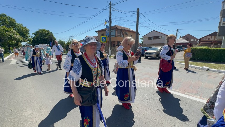 foto video cumpana gazduieste astazi convietuire interetnica pe plaiuri dobrogene parada a portului popular foto video cumpana gazduieste astazi convietuire interetnica pe plaiuri dobrogene parada a portului popular