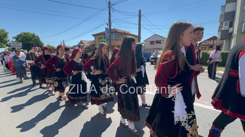 foto video cumpana gazduieste astazi convietuire interetnica pe plaiuri dobrogene parada a portului popular foto video cumpana gazduieste astazi convietuire interetnica pe plaiuri dobrogene parada a portului popular