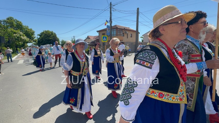 foto video cumpana gazduieste astazi convietuire interetnica pe plaiuri dobrogene parada a portului popular foto video cumpana gazduieste astazi convietuire interetnica pe plaiuri dobrogene parada a portului popular