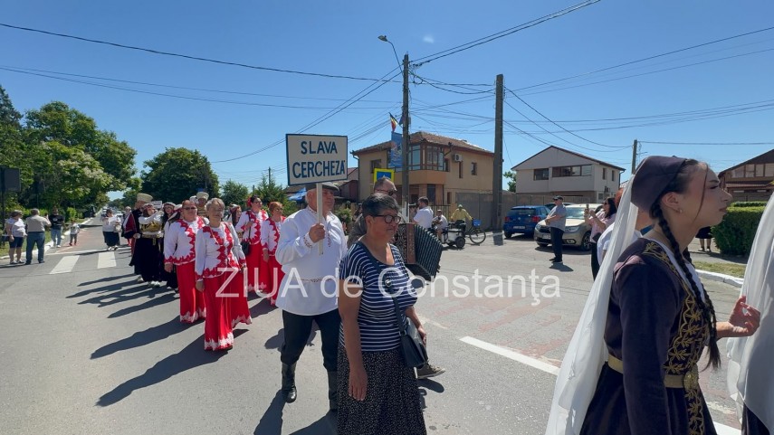 foto video cumpana gazduieste astazi convietuire interetnica pe plaiuri dobrogene parada a portului popular foto video cumpana gazduieste astazi convietuire interetnica pe plaiuri dobrogene parada a portului popular