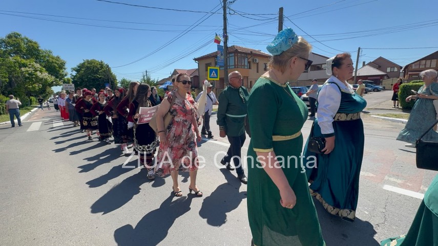 foto video cumpana gazduieste astazi convietuire interetnica pe plaiuri dobrogene parada a portului popular foto video cumpana gazduieste astazi convietuire interetnica pe plaiuri dobrogene parada a portului popular