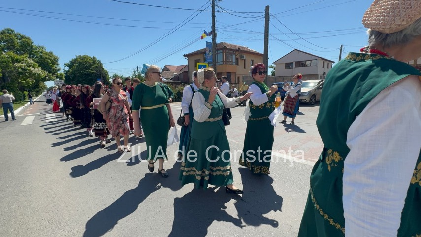 foto video cumpana gazduieste astazi convietuire interetnica pe plaiuri dobrogene parada a portului popular foto video cumpana gazduieste astazi convietuire interetnica pe plaiuri dobrogene parada a portului popular