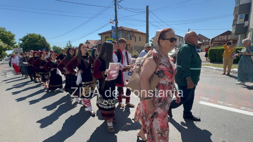 foto video cumpana gazduieste astazi convietuire interetnica pe plaiuri dobrogene parada a portului popular foto video cumpana gazduieste astazi convietuire interetnica pe plaiuri dobrogene parada a portului popular