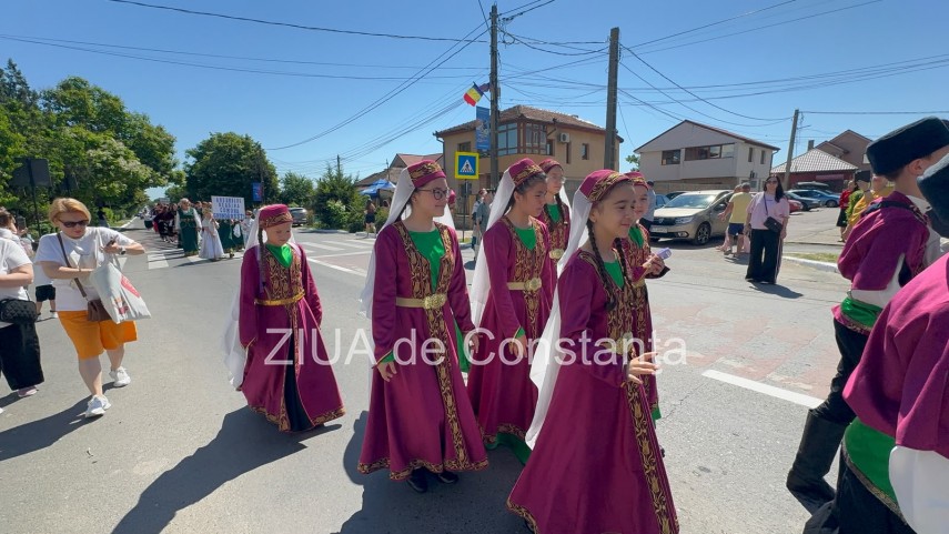 foto video cumpana gazduieste astazi convietuire interetnica pe plaiuri dobrogene parada a portului popular foto video cumpana gazduieste astazi convietuire interetnica pe plaiuri dobrogene parada a portului popular