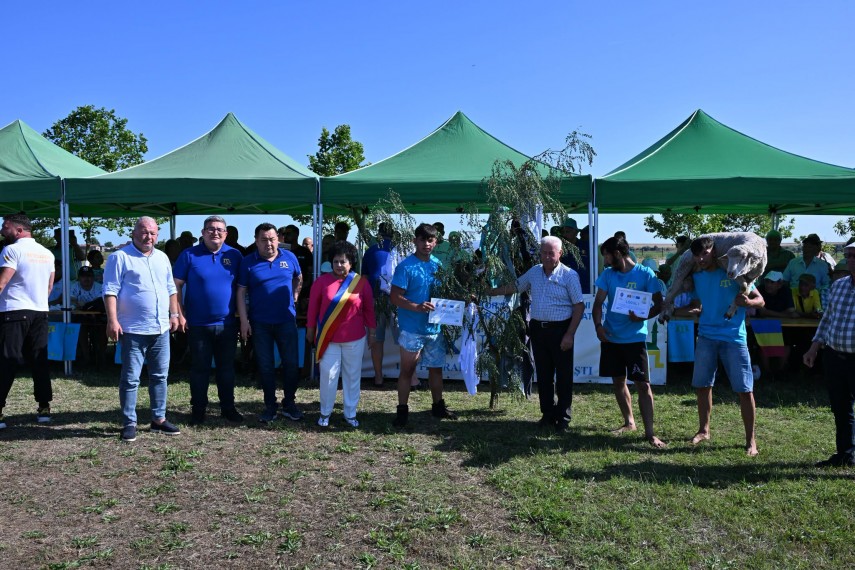 foto video o noua editie a traditionalei competitii de lupte tataresti kures organizata la cumpana judetul foto video o noua editie a traditionalei competitii de lupte tataresti kures organizata la cumpana judetul