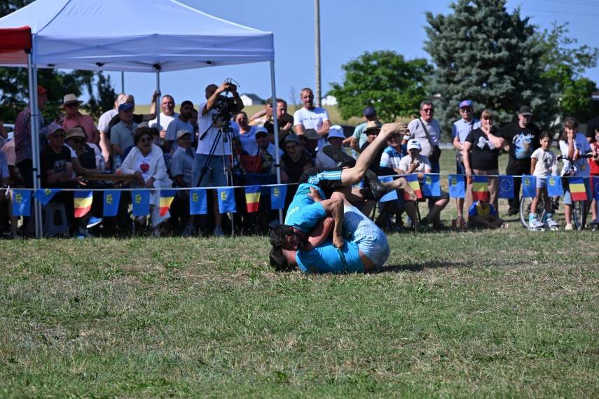 foto video o noua editie a traditionalei competitii de lupte tataresti kures organizata la cumpana judetul foto video o noua editie a traditionalei competitii de lupte tataresti kures organizata la cumpana judetul