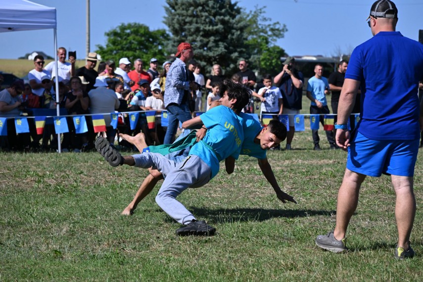 foto video o noua editie a traditionalei competitii de lupte tataresti kures organizata la cumpana judetul foto video o noua editie a traditionalei competitii de lupte tataresti kures organizata la cumpana judetul