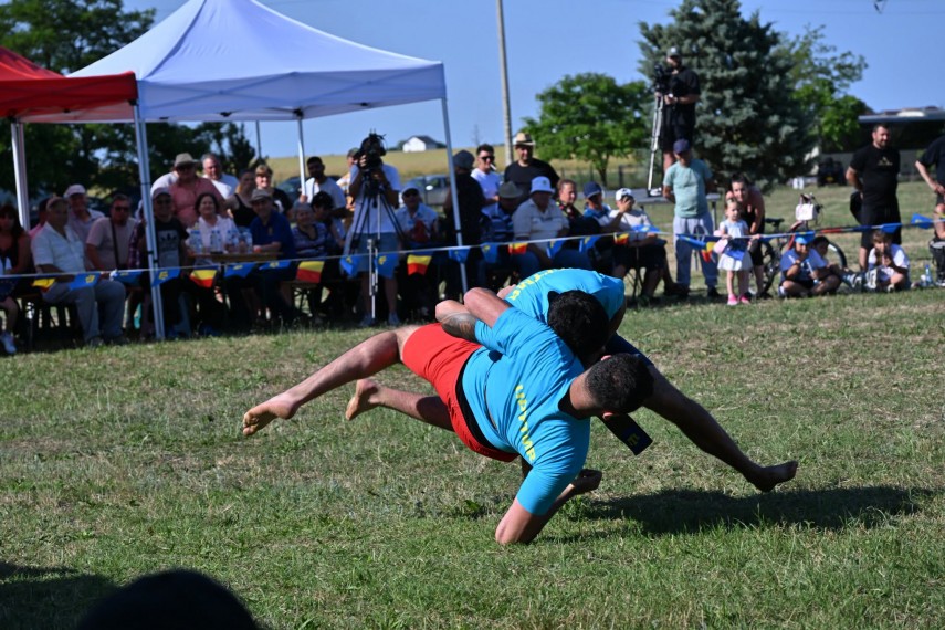 foto video o noua editie a traditionalei competitii de lupte tataresti kures organizata la cumpana judetul foto video o noua editie a traditionalei competitii de lupte tataresti kures organizata la cumpana judetul
