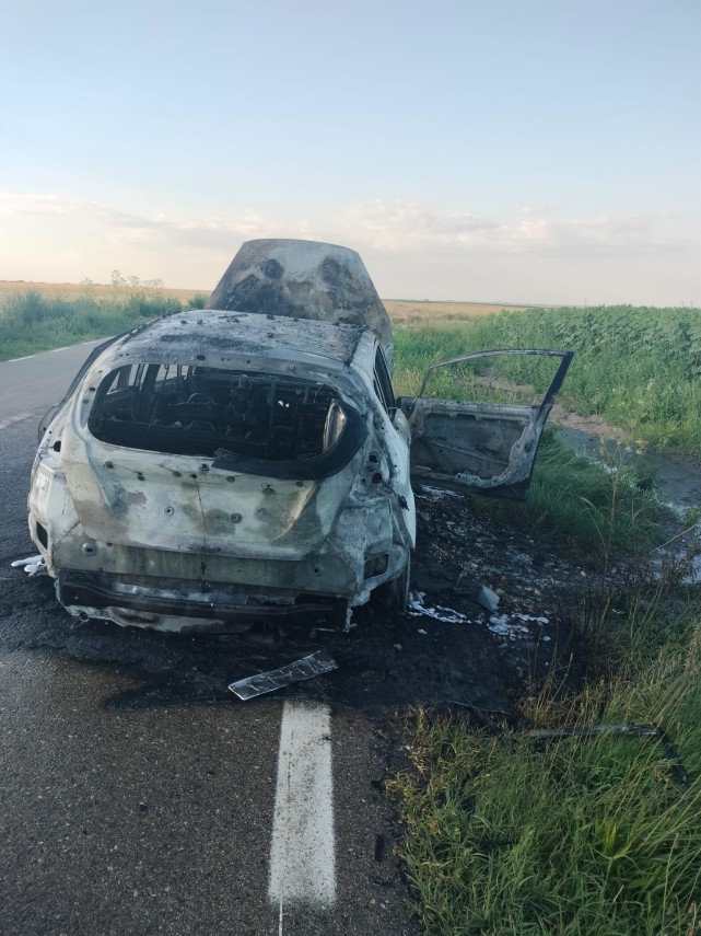 foto video autoturism mistuit de flacari intre valeni si sipote judetul constanta 943026 foto video autoturism mistuit de flacari intre valeni si sipote judetul constanta 943026