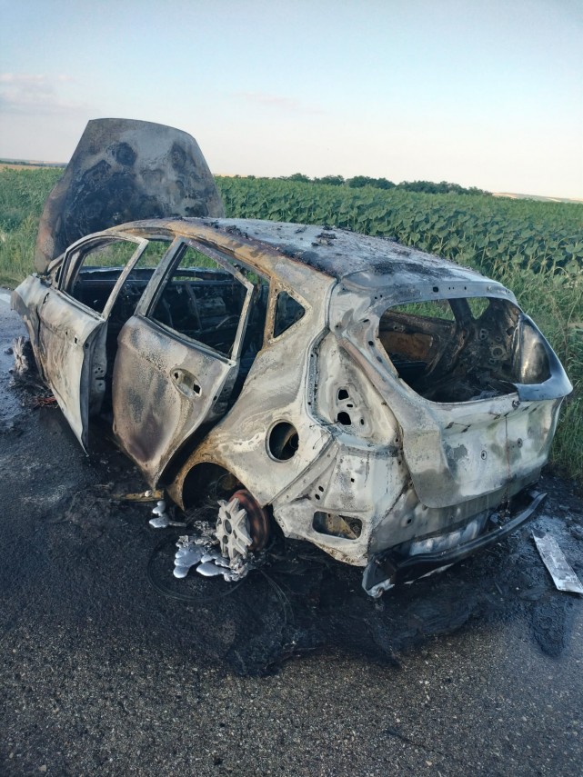 foto video autoturism mistuit de flacari intre valeni si sipote judetul constanta 943026 foto video autoturism mistuit de flacari intre valeni si sipote judetul constanta 943026