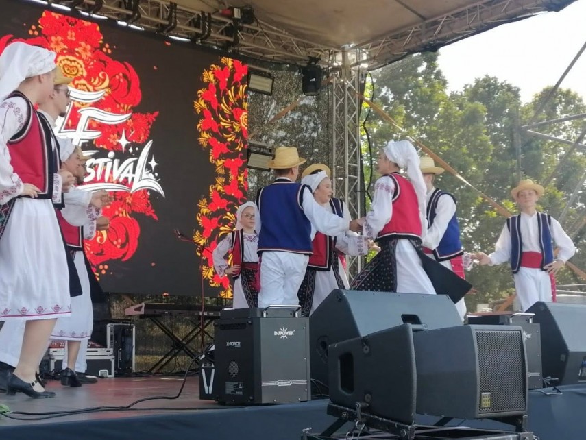 foto stiri costanta ansamblul romancuta din cumpana reprezentare de succes la prima editie a val festival foto stiri costanta ansamblul romancuta din cumpana reprezentare de succes la prima editie a val festival