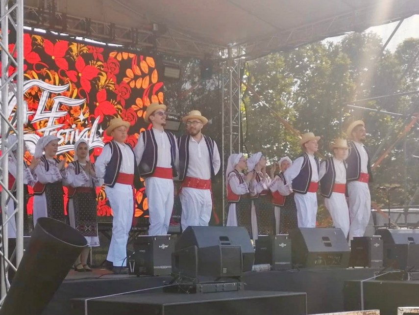 foto stiri costanta ansamblul romancuta din cumpana reprezentare de succes la prima editie a val festival foto stiri costanta ansamblul romancuta din cumpana reprezentare de succes la prima editie a val festival