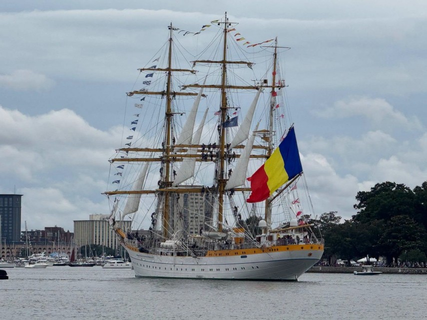 foto nava scoala mircea dupa etapa fort lauderdale nava a strans din nou paramele si a revenit in largul foto nava scoala mircea dupa etapa fort lauderdale nava a strans din nou paramele si a revenit in largul