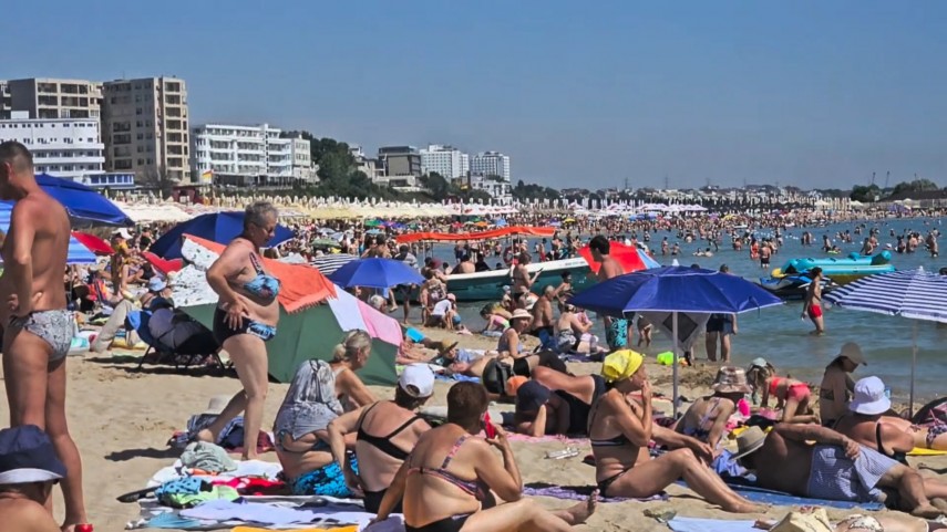 stiri constanta foto video plaja aglomerata la eforie nord turistii profita de vremea calduroasa de la stiri constanta foto video plaja aglomerata la eforie nord turistii profita de vremea calduroasa de la