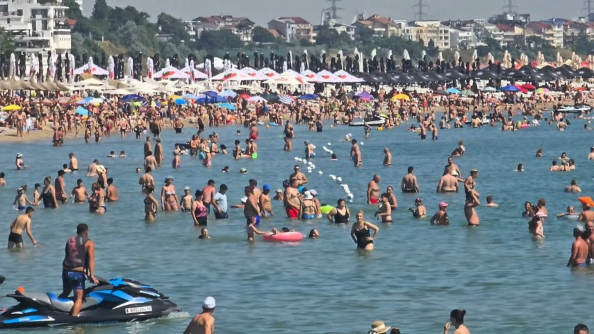 stiri constanta foto video plaja aglomerata la eforie nord turistii profita de vremea calduroasa de la stiri constanta foto video plaja aglomerata la eforie nord turistii profita de vremea calduroasa de la