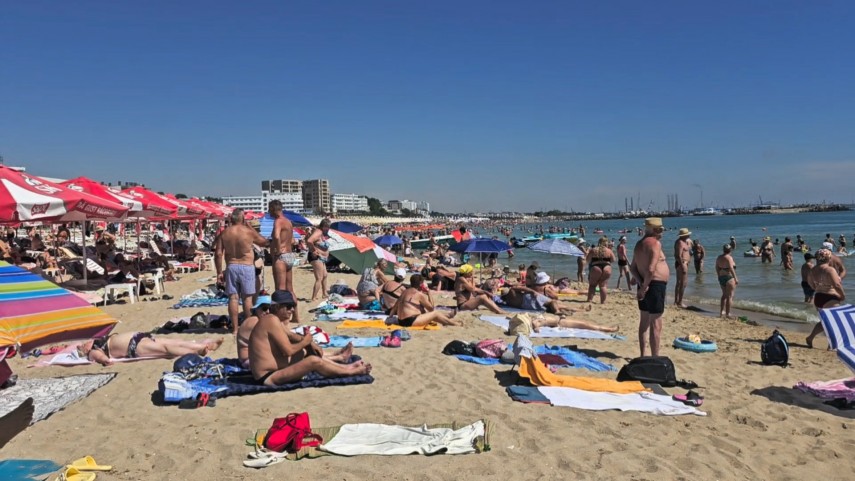stiri constanta foto video plaja aglomerata la eforie nord turistii profita de vremea calduroasa de la stiri constanta foto video plaja aglomerata la eforie nord turistii profita de vremea calduroasa de la
