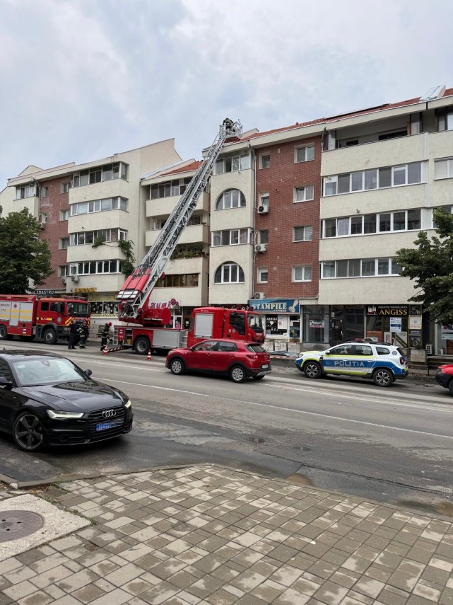 cod portocaliu de vijelii in tulcea acoperisuri luate de vant copaci cazuti peste autoturisme drumuri cod portocaliu de vijelii in tulcea acoperisuri luate de vant copaci cazuti peste autoturisme drumuri