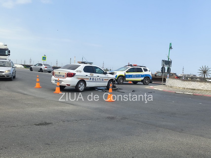 foto video stiri constanta accident in navodari o autospeciala de politie si un autoturism implicate foto video stiri constanta accident in navodari o autospeciala de politie si un autoturism implicate