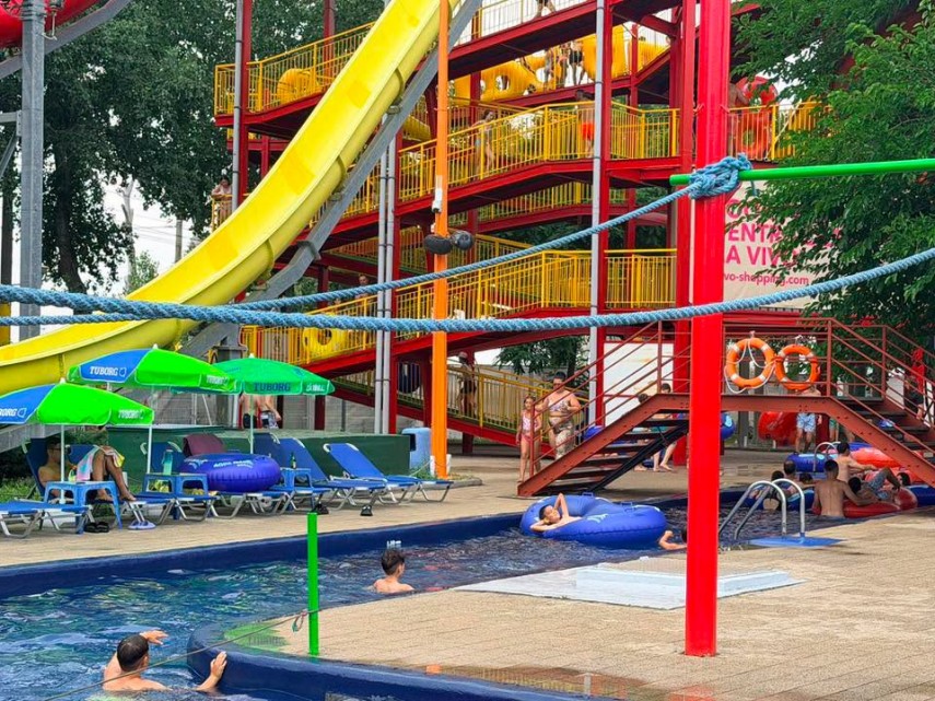 stiri constanta aproximativ 500 de elevi din cumpana in excursie la aqua magic din mamaia galerie foto stiri constanta aproximativ 500 de elevi din cumpana in excursie la aqua magic din mamaia galerie foto