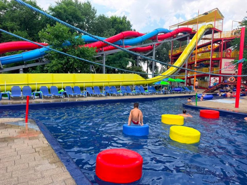 stiri constanta aproximativ 500 de elevi din cumpana in excursie la aqua magic din mamaia galerie foto stiri constanta aproximativ 500 de elevi din cumpana in excursie la aqua magic din mamaia galerie foto