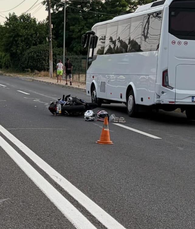 stiri constanta foto accident rutier in tuzla doua adolescente ranite dupa coliziunea dintre o motocicleta stiri constanta foto accident rutier in tuzla doua adolescente ranite dupa coliziunea dintre o motocicleta
