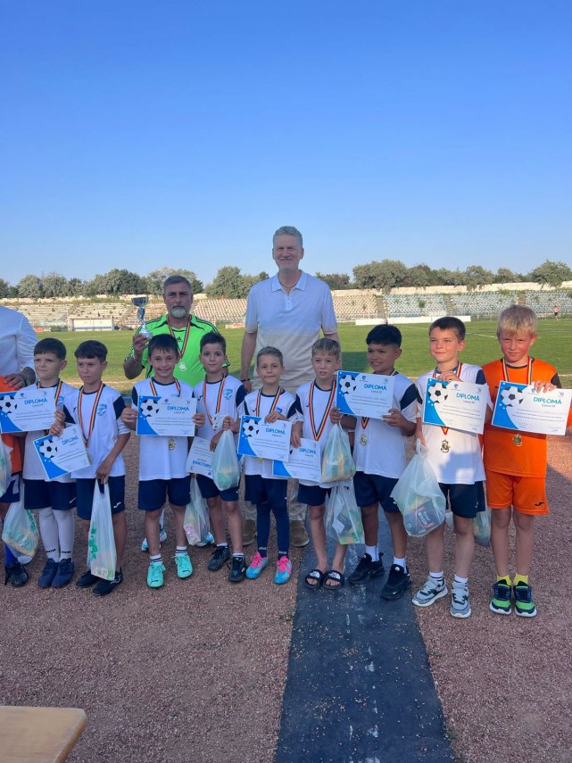 juniorii e de la cs navodari premiati pentru sezonul deosebit incheiat cu medalia de bronz in campionatul juniorii e de la cs navodari premiati pentru sezonul deosebit incheiat cu medalia de bronz in campionatul