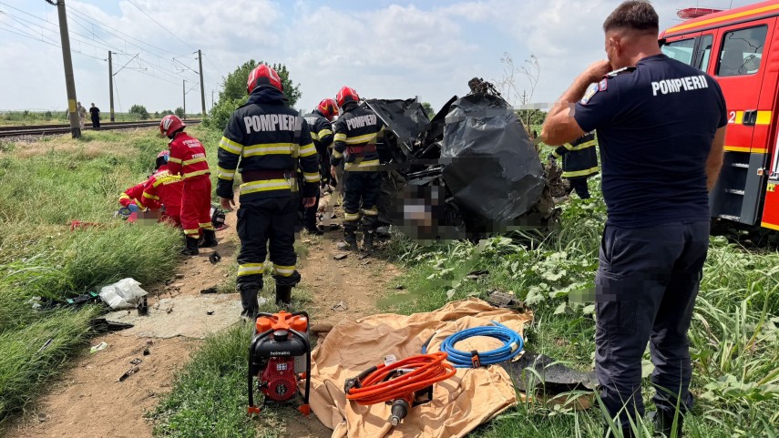 foto tragedie intr un accident feroviar doua femei au murit si doi copii au fost raniti dupa ce o masina foto tragedie intr un accident feroviar doua femei au murit si doi copii au fost raniti dupa ce o masina