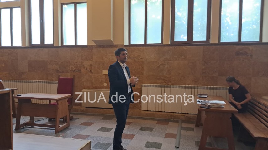 foto porti deschise la palatul de justitie din constanta tineri entuziasti au descoperit lumea fascinanta foto porti deschise la palatul de justitie din constanta tineri entuziasti au descoperit lumea fascinanta