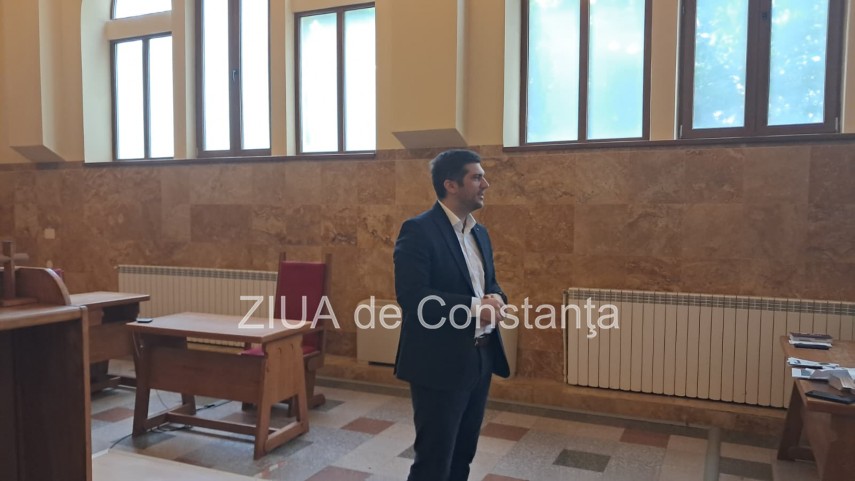 foto porti deschise la palatul de justitie din constanta tineri entuziasti au descoperit lumea fascinanta foto porti deschise la palatul de justitie din constanta tineri entuziasti au descoperit lumea fascinanta