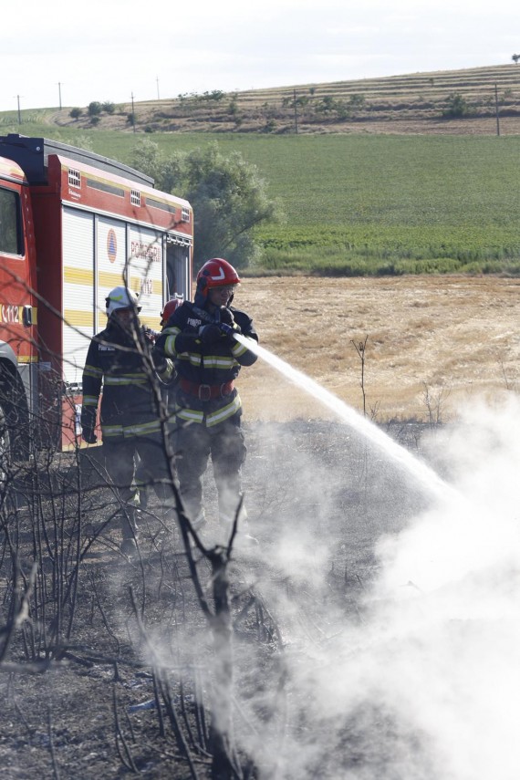 foto zi de foc in judetul tulcea pompierii au intervenit la patru incendii si mai multe situatii provocate foto zi de foc in judetul tulcea pompierii au intervenit la patru incendii si mai multe situatii provocate