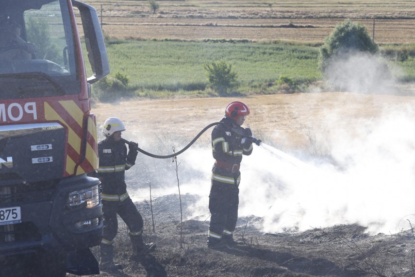 foto zi de foc in judetul tulcea pompierii au intervenit la patru incendii si mai multe situatii provocate foto zi de foc in judetul tulcea pompierii au intervenit la patru incendii si mai multe situatii provocate