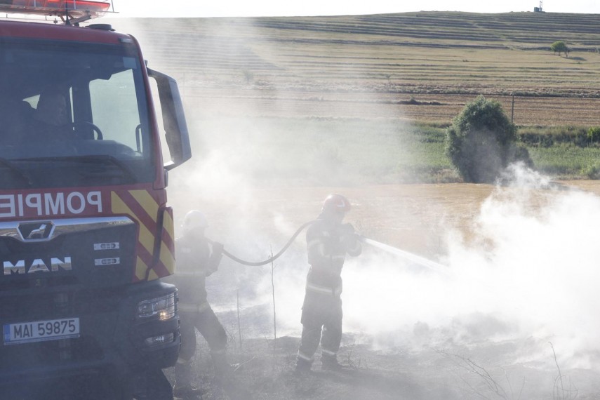 foto zi de foc in judetul tulcea pompierii au intervenit la patru incendii si mai multe situatii provocate foto zi de foc in judetul tulcea pompierii au intervenit la patru incendii si mai multe situatii provocate