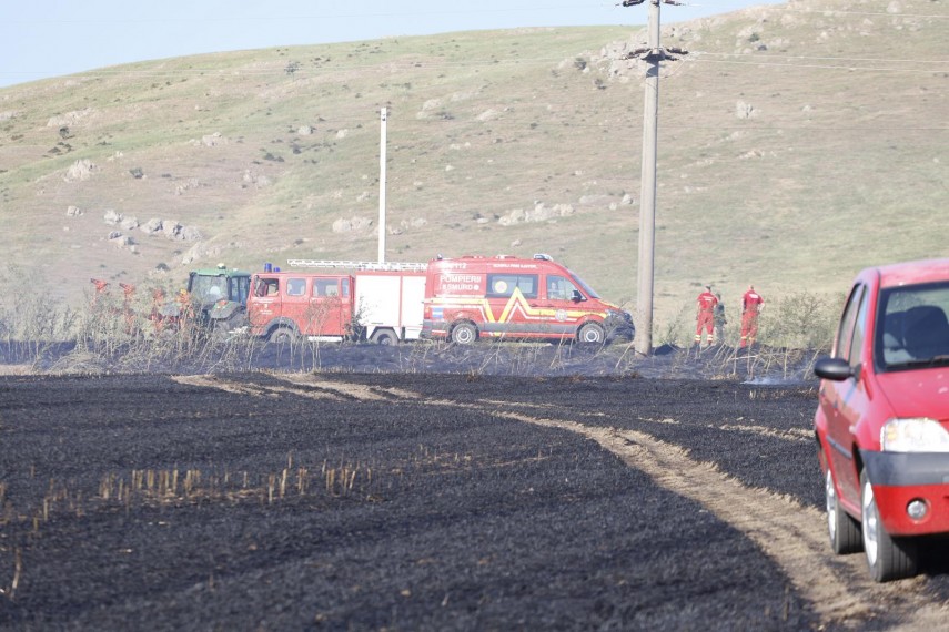 foto zi de foc in judetul tulcea pompierii au intervenit la patru incendii si mai multe situatii provocate foto zi de foc in judetul tulcea pompierii au intervenit la patru incendii si mai multe situatii provocate