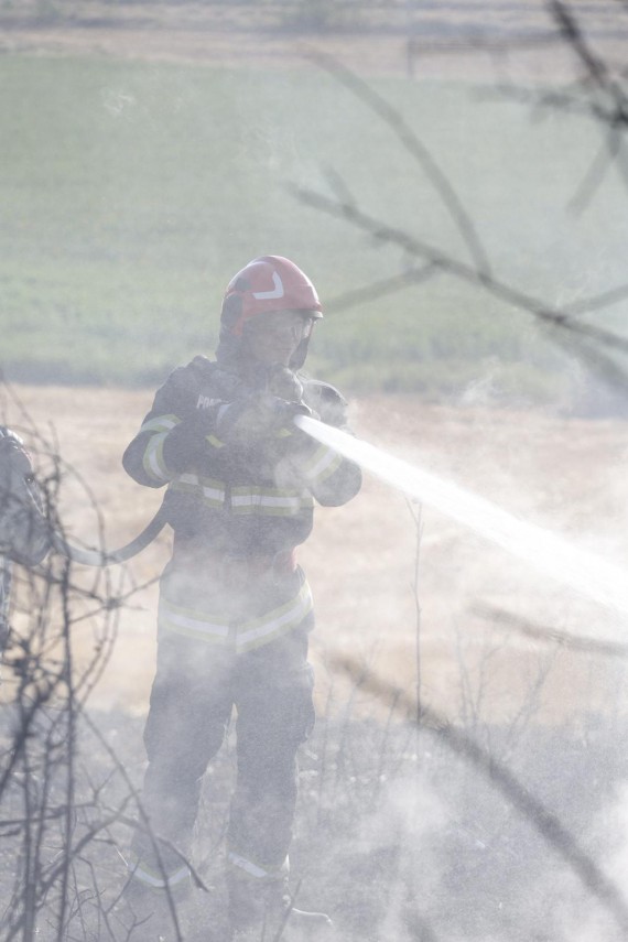 foto zi de foc in judetul tulcea pompierii au intervenit la patru incendii si mai multe situatii provocate foto zi de foc in judetul tulcea pompierii au intervenit la patru incendii si mai multe situatii provocate