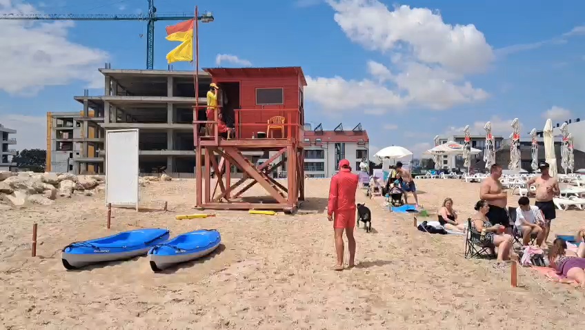 artistul care salveaza vieti foto video un balerin al operei din iasi vegheaza plajele din eforie alaturi artistul care salveaza vieti foto video un balerin al operei din iasi vegheaza plajele din eforie alaturi