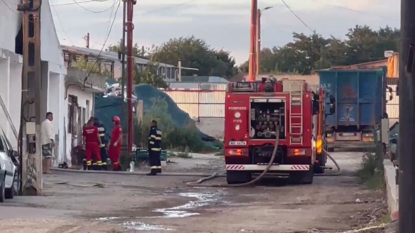 stiri constanta azi foto video incendiu de proportii la o hala din medgidia flacarile se manifesta pe stiri constanta azi foto video incendiu de proportii la o hala din medgidia flacarile se manifesta pe