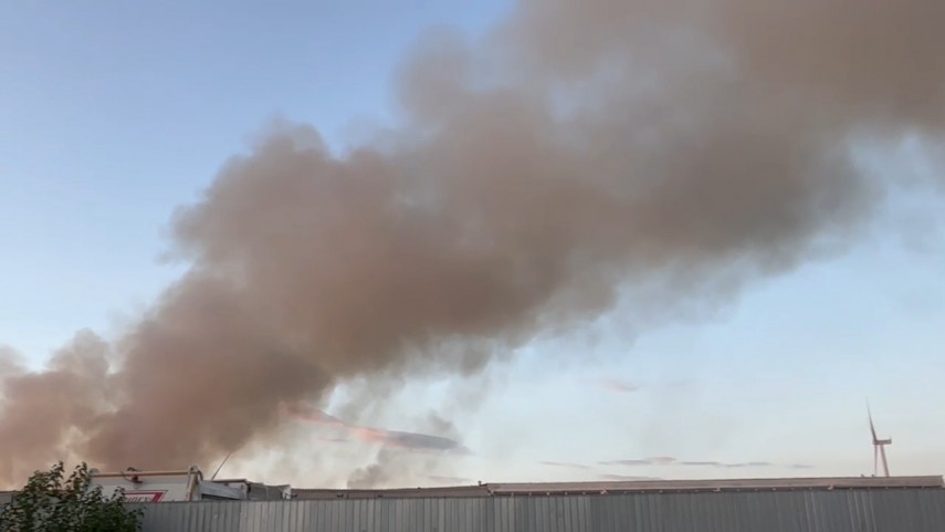 stiri constanta azi foto video incendiu de proportii la o hala din medgidia flacarile se manifesta pe stiri constanta azi foto video incendiu de proportii la o hala din medgidia flacarile se manifesta pe