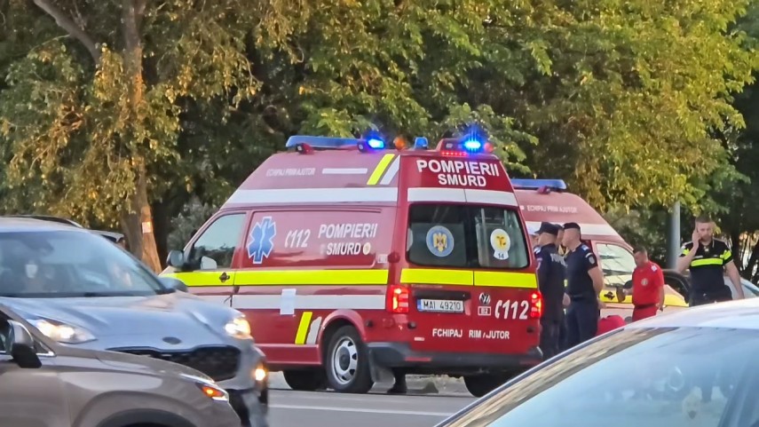 accident in zona hotelului rex din mamaia echipajele de interventie acorda primul ajutor pentru doua accident in zona hotelului rex din mamaia echipajele de interventie acorda primul ajutor pentru doua