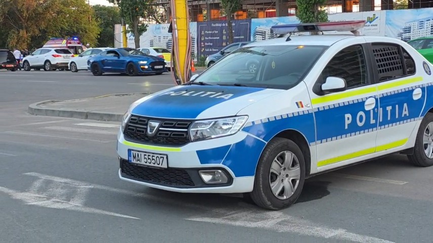 accident in zona hotelului rex din mamaia echipajele de interventie acorda primul ajutor pentru doua accident in zona hotelului rex din mamaia echipajele de interventie acorda primul ajutor pentru doua
